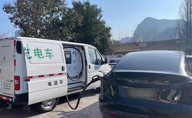 镇巴汽车搭电