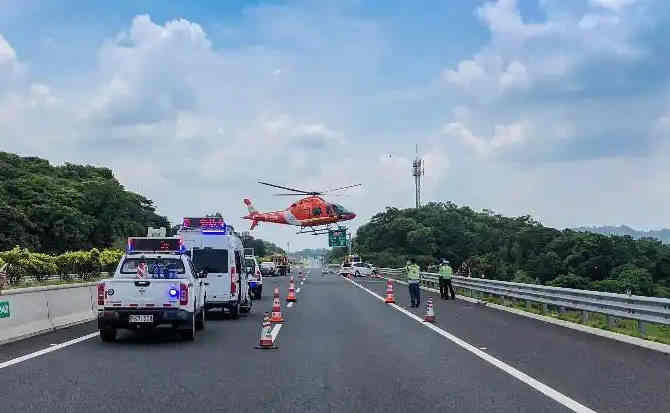 镇巴高速公路汽车救援案例
